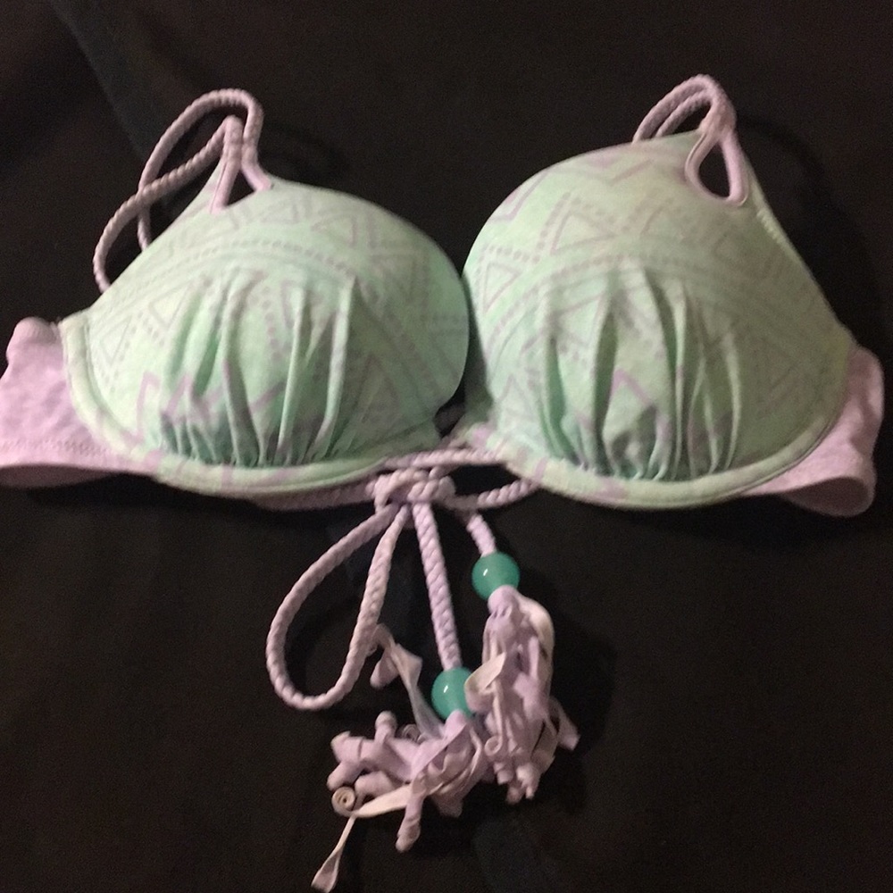 Victoria’s Secret Ladies Swim Top. Size 32C.